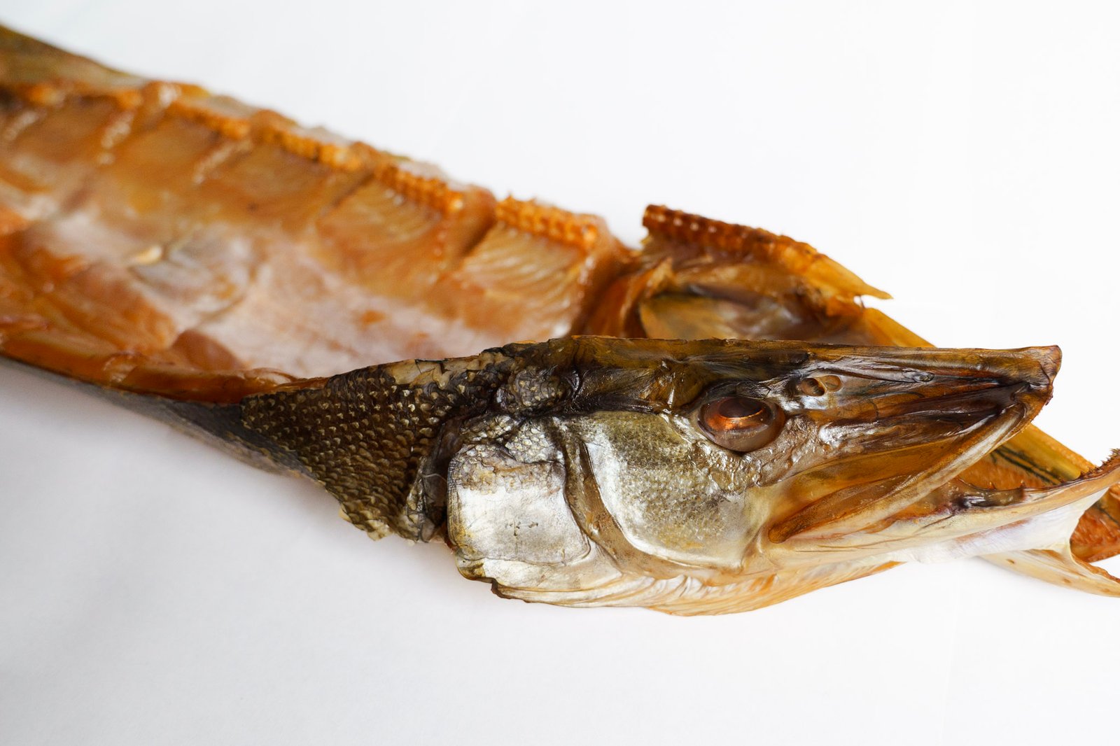 Щука холодного копчення